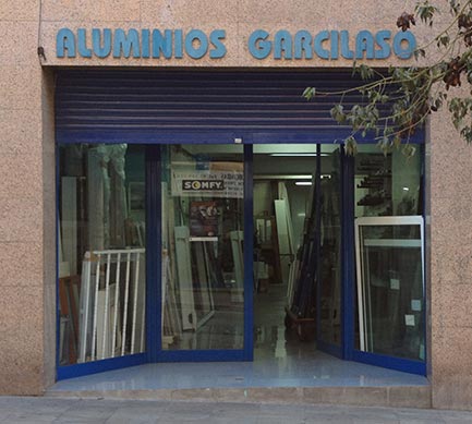 aluminios garcilaso, barcelona, carpinteria, aluminio, instalaciones, entrada