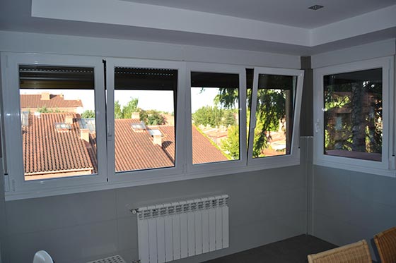 ventanas oscilobatientes de aluminio, ventanas oscilobatientes, ventana, oscilobatiente, aluminio, barcelona, aislamiento termico, seguridad
